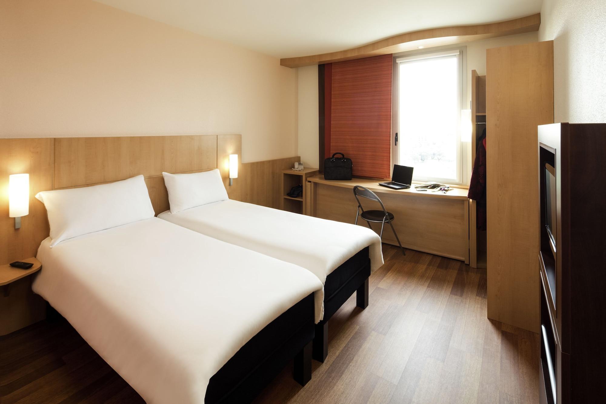 Hotel Ibis Setubal Exterior photo